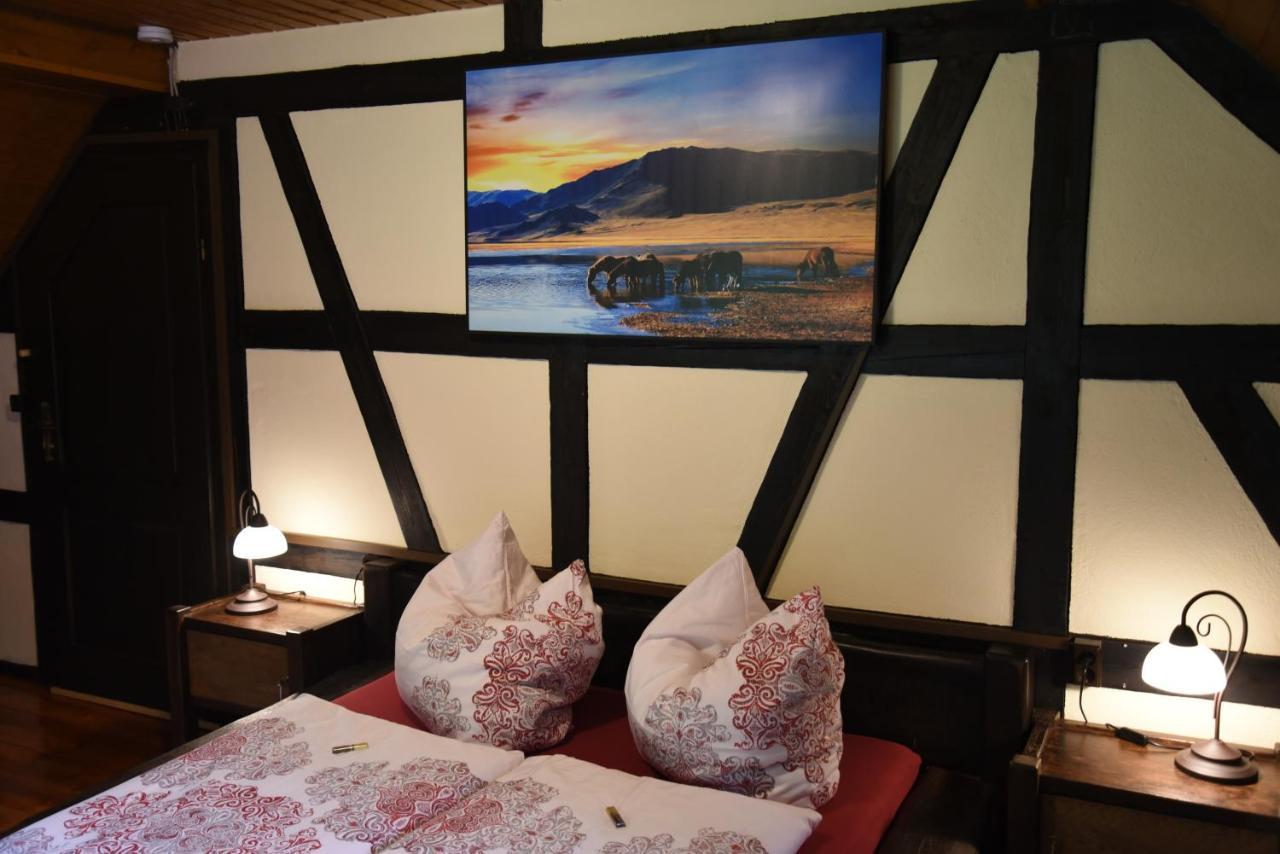 Vila Gastehaus Eponada Weisel Exteriér fotografie