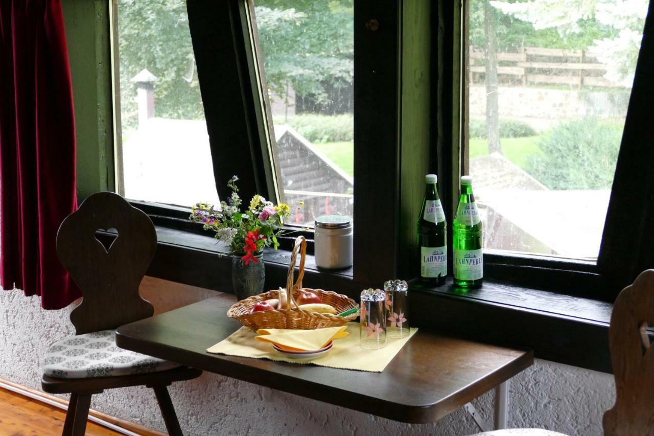 Vila Gastehaus Eponada Weisel Exteriér fotografie