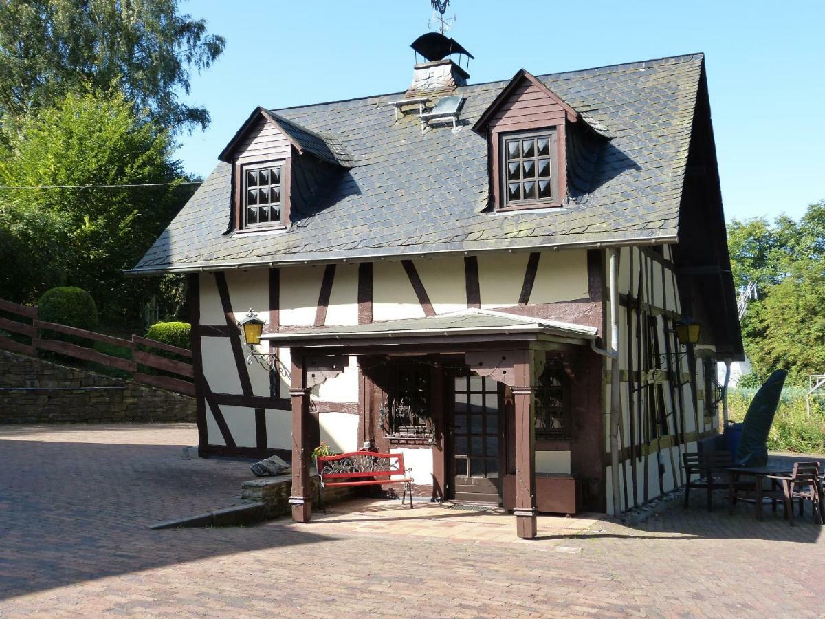 Vila Gastehaus Eponada Weisel Exteriér fotografie